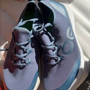 OOFOS Stylish Blue Men’s Athletic Shoes size 11